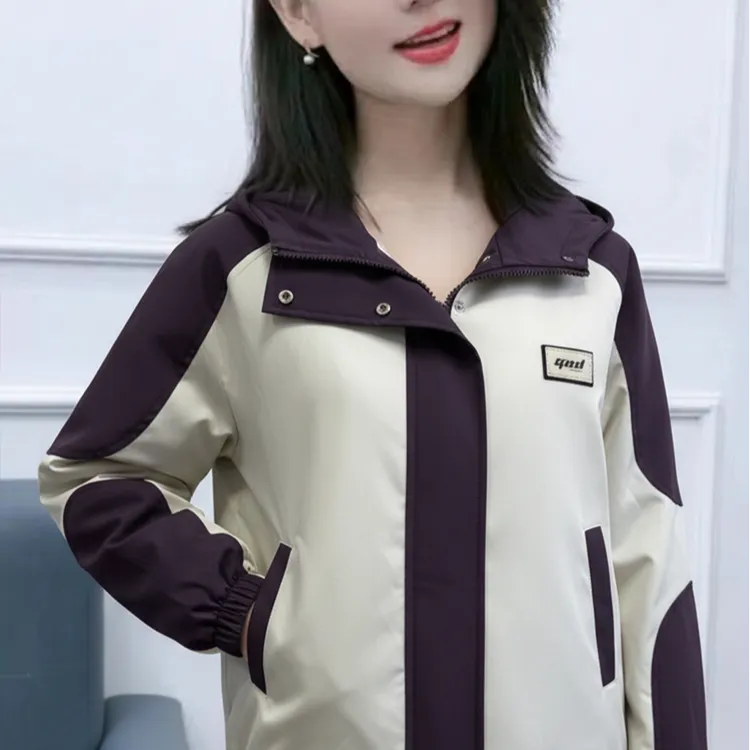 加绒加厚2025秋冬新款撞色拼接冲锋衣短外套小个子连帽女装外套