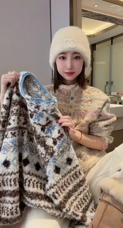 2026新款时髦洋气减龄撞色美式复古立领长袖保暖加厚卫衣上衣女