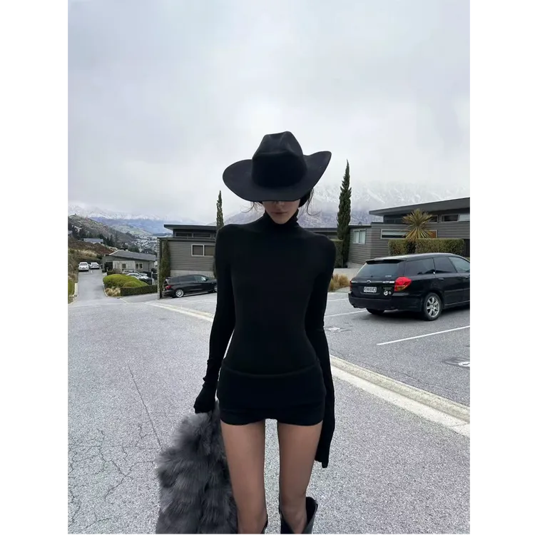 2025秋季新款高级感辣妹速成黑色打底上衣配显瘦毛织短裤两件套女