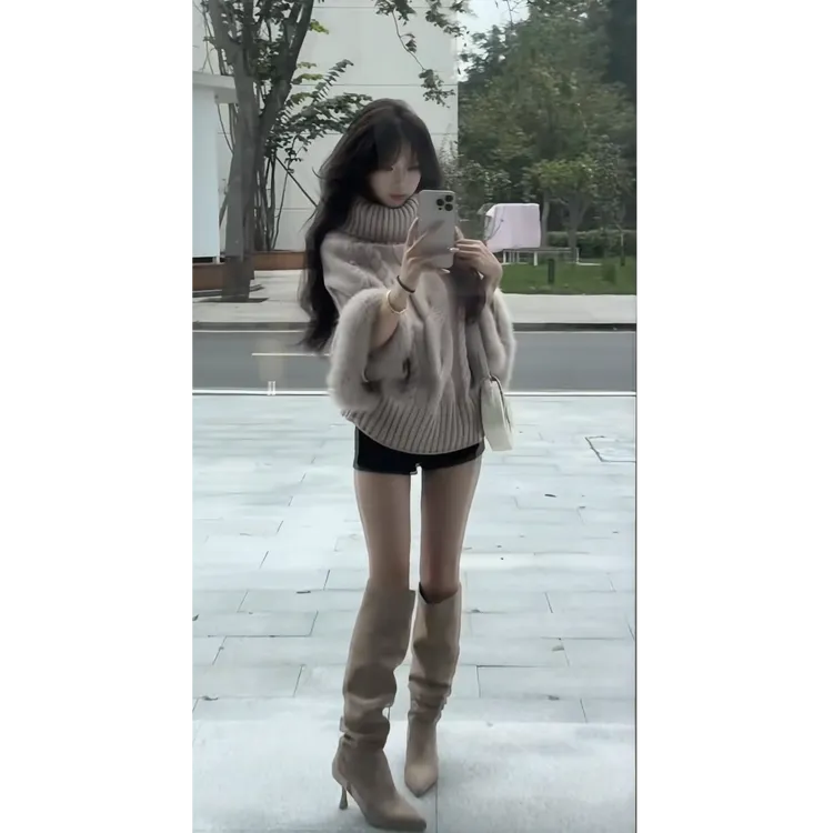 2025新款秋装一字肩针织上衣麻花毛衣女慵懒显瘦黑色短裤两件套装