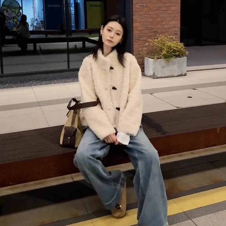 甜美风立领羊角扣大衣羊羔毛外套女2025冬季新款宽松减龄开衫上衣