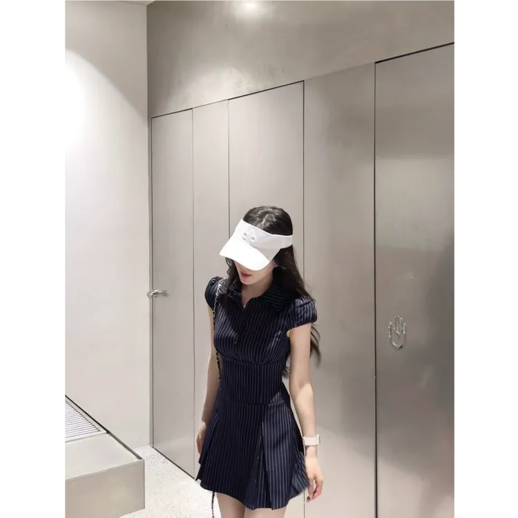 优秀的金蘑菇翻领条纹百褶衬衫式迷你带腰带安全裤连衣裙舒华同款