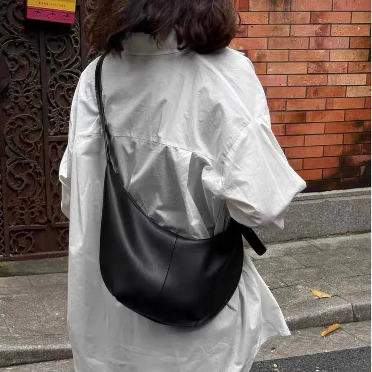 韩系小众设计饺子包2026新款大容量单肩包高级感通勤斜挎包