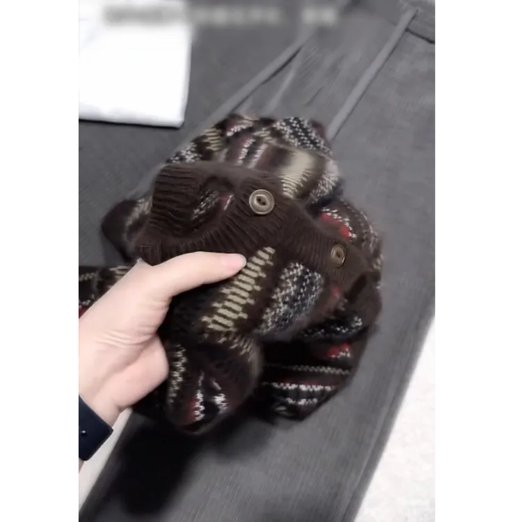 复古高级感圆领别致撞色针织开衫2025时尚秋冬超火新款慵懒风毛衣