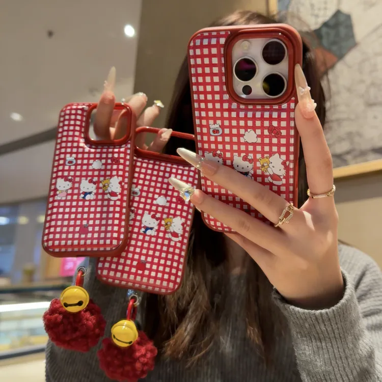 格纹三只小KT适用苹果17/16pro香奈鼓包手机壳iPhone15/14promax