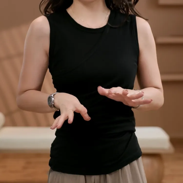 【首尔时报】2025新款夏季简约女款百搭纯色背心T恤LK2504276