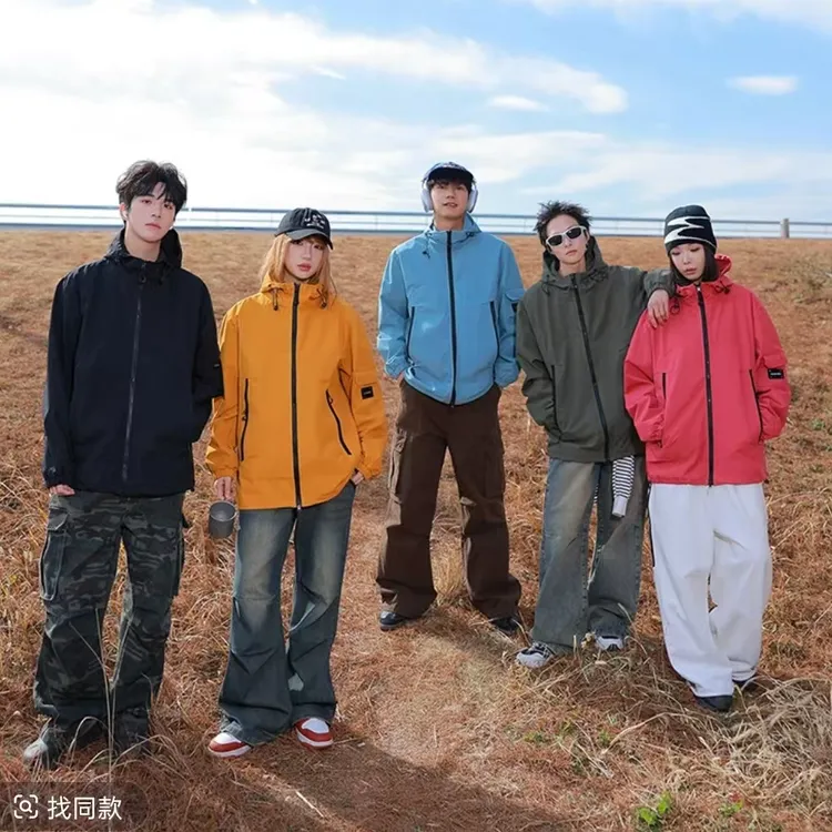 户外运动2025新款男女同款春秋季冲锋衣防区防水登山运动外套