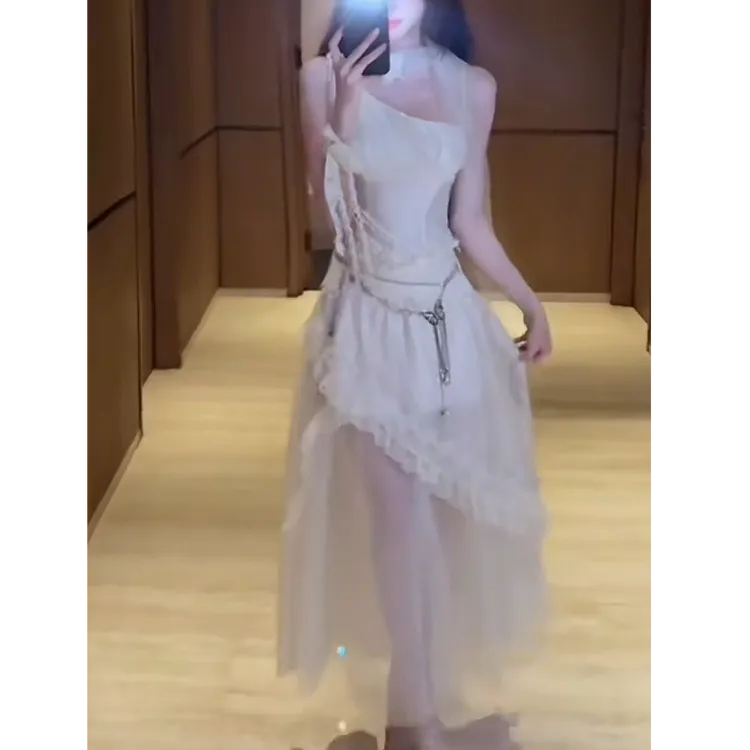 2025新款纯欲风法式斜肩白色连衣裙子女夏气质一字领露肩飘带长裙