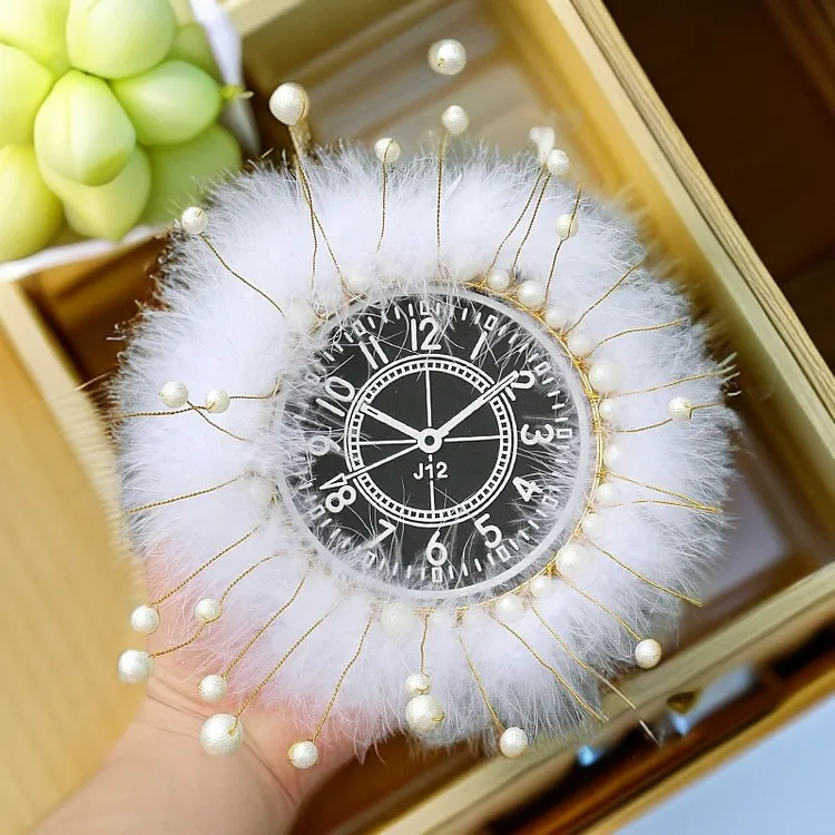 汽车车内珍珠车载防滑垫中控台装饰皇冠仪表台可爱羽毛车饰摆件女