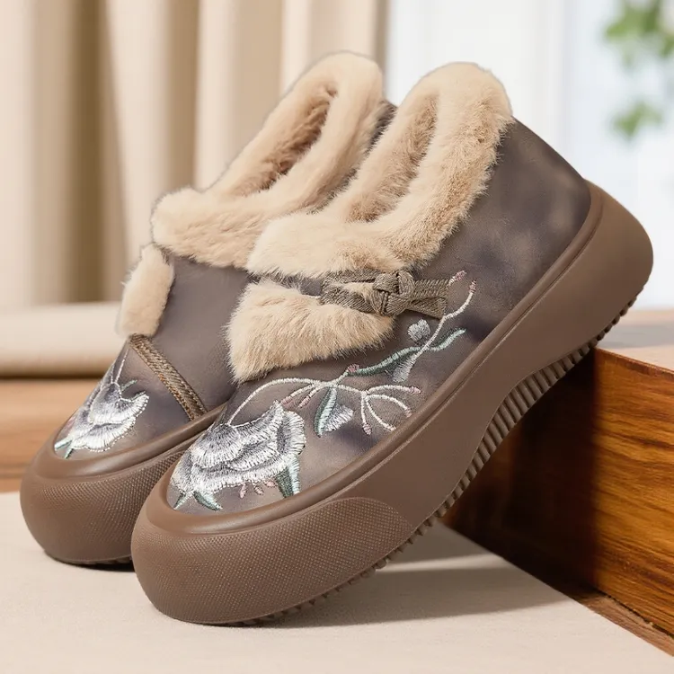 冬季女靴中老年民族风一脚蹬加厚妈妈棉鞋加绒刺绣老北京布鞋新款