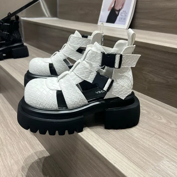 厚底编织罗马凉靴女夏2025新款休闲包头凉鞋欧货镂空猪笼鞋马丁靴