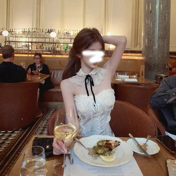 蜜颈蕾丝领+缎面抹胸上衣女两件套春夏纯欲显瘦气质性感吊带背心