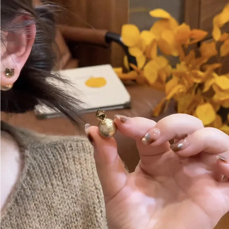 一款多戴香槟色咖色方糖耳钉女轻奢气质耳环2025新款爆款耳饰5239