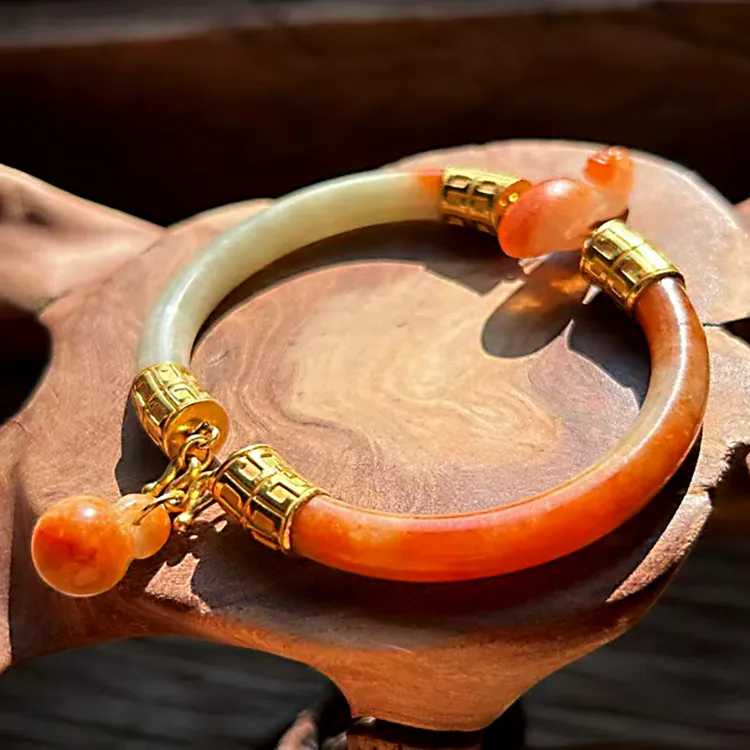 【玲珑称心】清 红翡龙勾铃铛设计款翡翠手镯 银镀金镶设计款老手镯