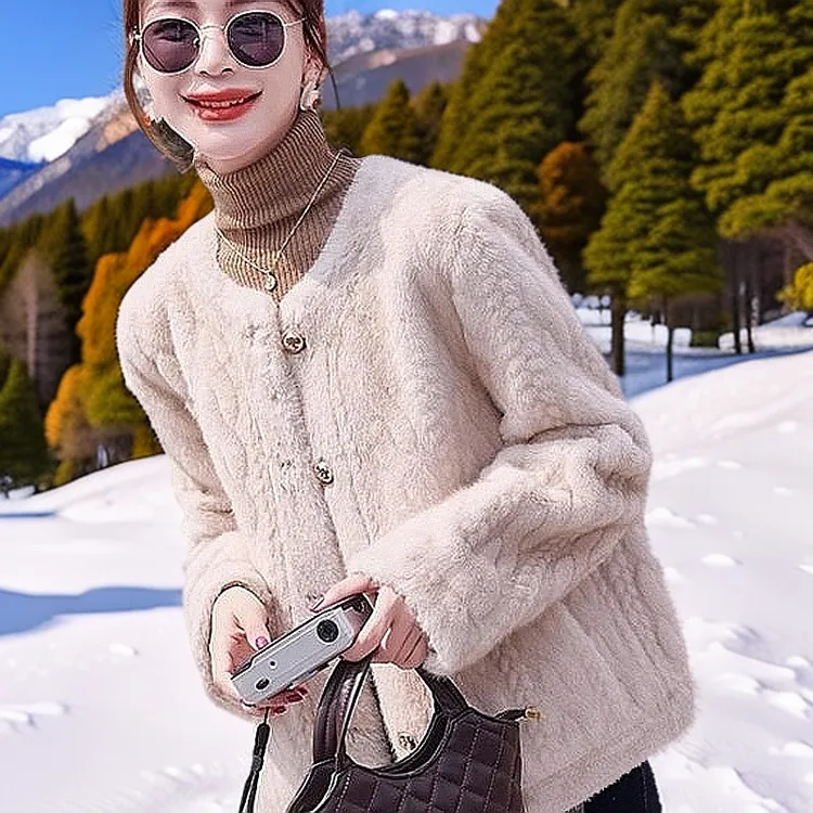 2025新款秋季显瘦毛毛加绒加厚小香风轻奢休闲外套女时尚宽松短款