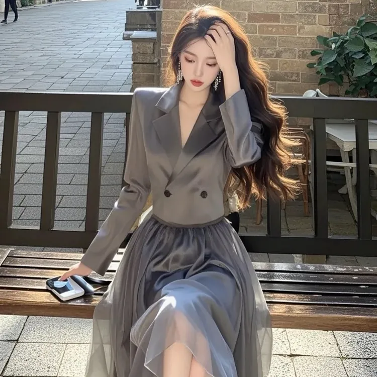2025超火大方得体穿搭高级感名媛小香风灰色西装网纱连衣裙春