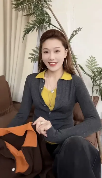 欧货2025秋冬时髦减龄撞色假两件polo领纽扣修身显瘦长袖针织上衣