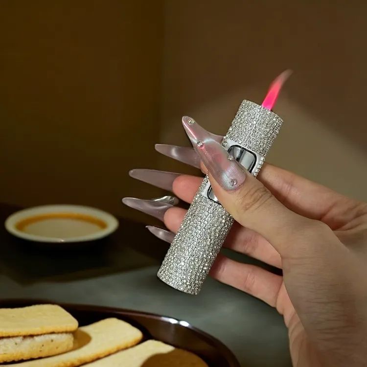 ins风满钻圆柱打火机镶钻少女心防风红焰女士礼物重工高颜值轻奢