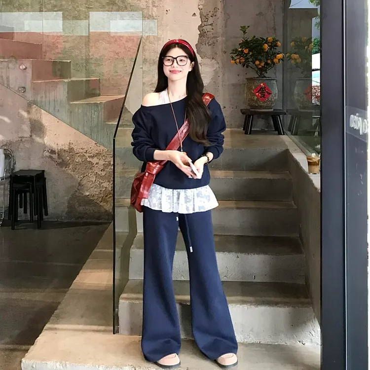 2025时尚新款春季穿搭韩系小众内搭显瘦露肩上衣通勤休闲外穿裤子