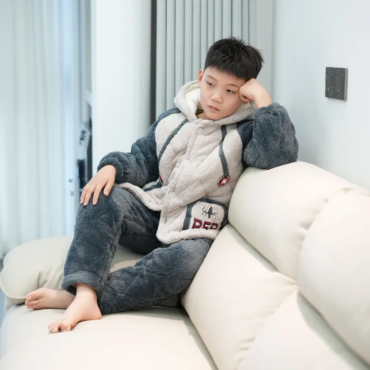 童装家居服蜘蛛侠卡通男宝睡衣三层加厚牛奶绒