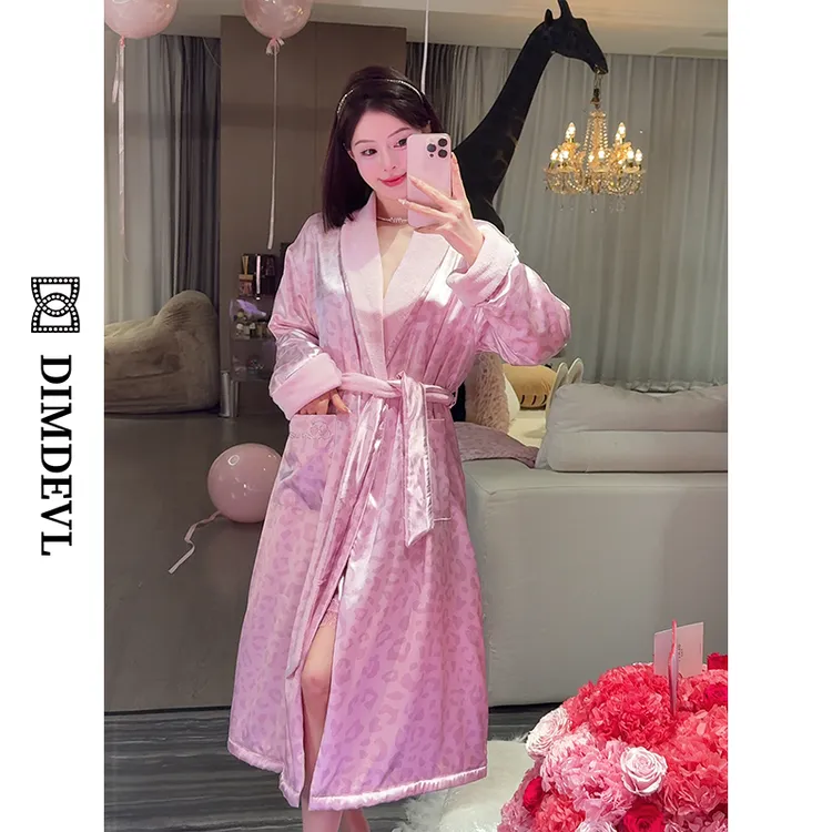 DIMDEVL/汀黛顽皮豹粉色双层缎面加绒加厚秋冬家居情侣睡袍男女