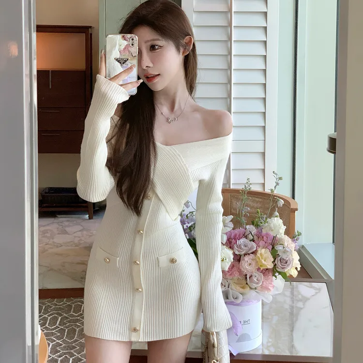 赫本风交叉针织连衣裙女秋冬新款高级感收腰修身显瘦包臀内搭短裙