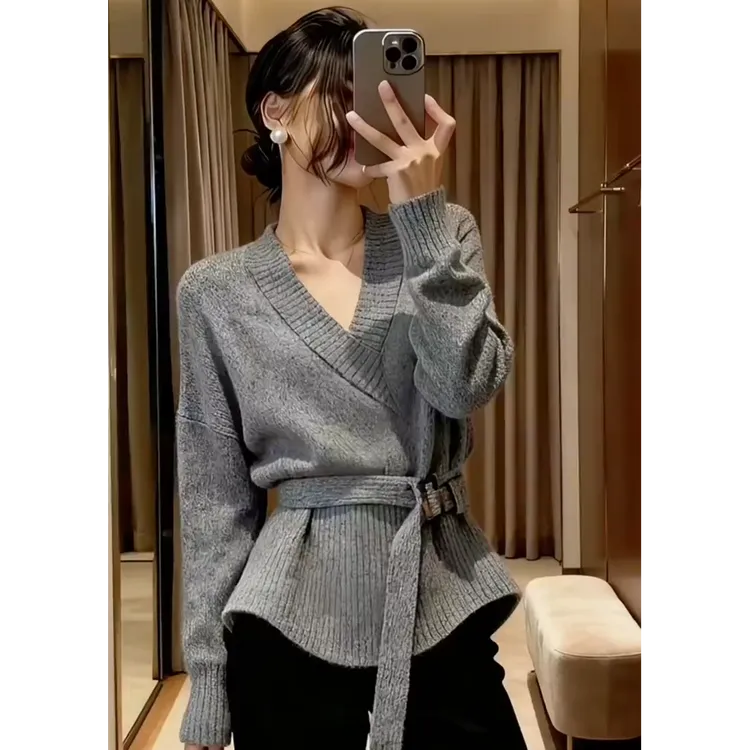 2025年秋冬季新款时尚高级感轻熟风系带收腰v领长袖针织毛衣女