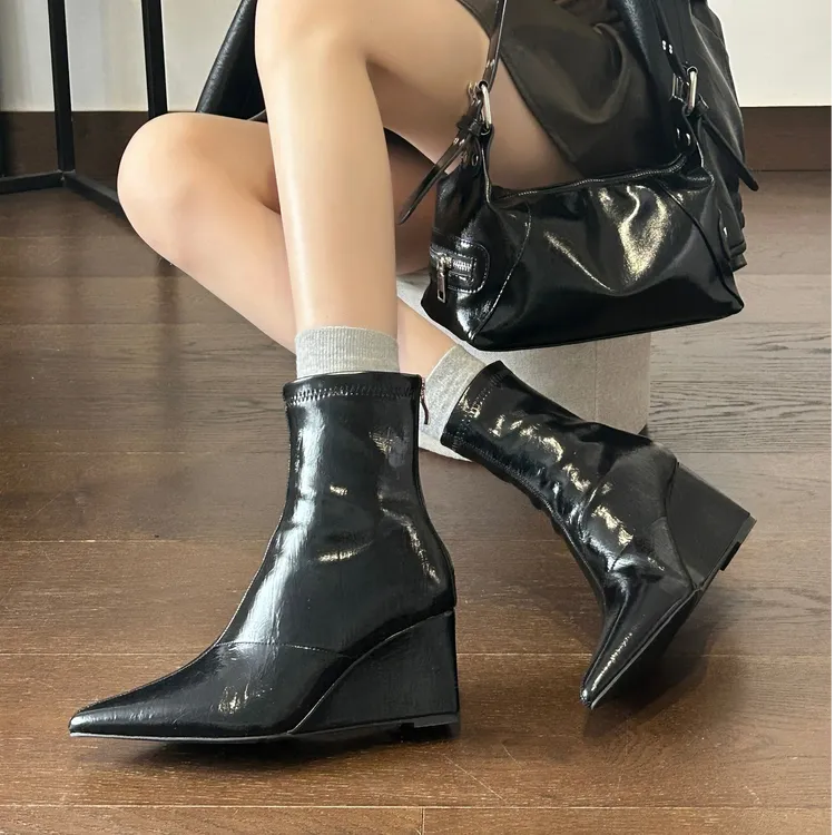 法式复古坡跟尖头短靴弹力瘦瘦靴女2025秋冬新款高跟马丁靴时装靴