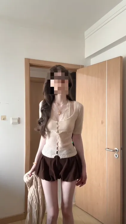 2025秋季新款奶呼呼针织衫女花边挂脖吊带韩系氛围感上衣百搭短裤