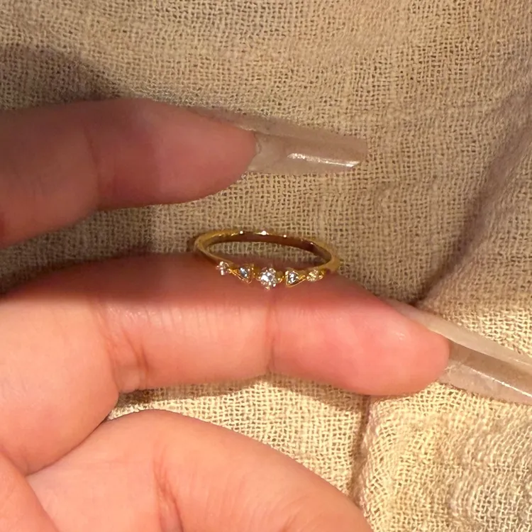 铜合金戒指 爆闪锆石素圈戒指女时尚小众设计高级感精致食指戒ins