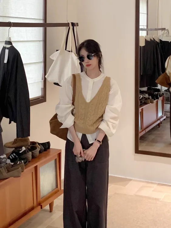 【信封】休闲INS风减龄时尚套装杏色衬衫杏色针织马甲咖色长裤套装