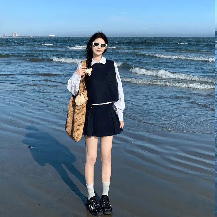 休闲简约套装2025新款慵懒风格背心款马甲百褶裙衬衫套装三件套