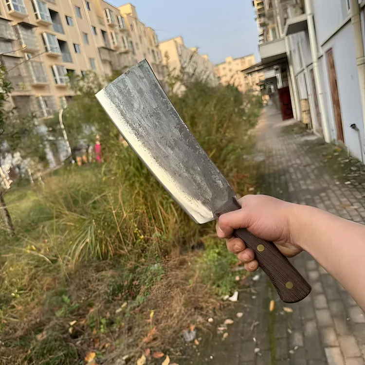 足垄靓手工锻打砍骨刀轨道钢一体锻打砍骨刀砍牛骨砍猪骨刀砍柴刀