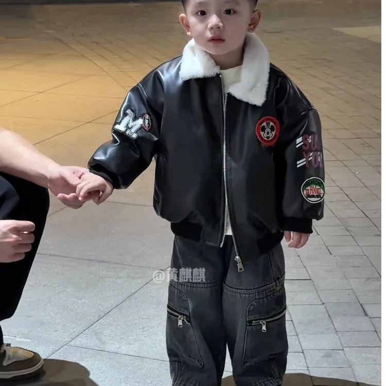 新款马甲三件套儿童秋冬季加厚米奇皮外套+保暖T恤+帅气牛仔裤套