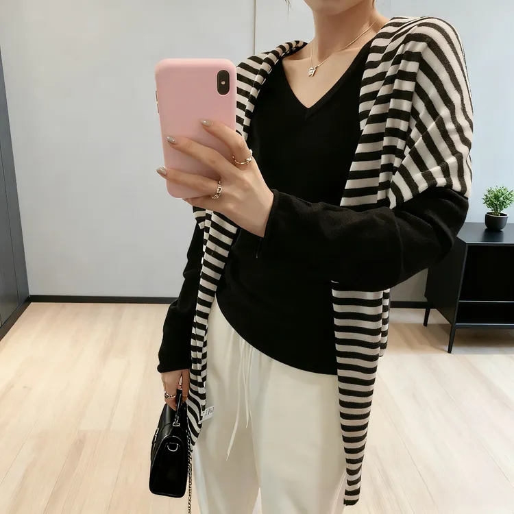 秋冬氛围感高级显气质三角条纹披肩女百搭时尚休闲围巾针织外搭