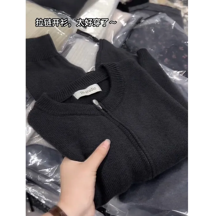秋冬流行时尚爆款穿搭休闲2025韩版减龄显瘦百搭针织长袖拉链开衫