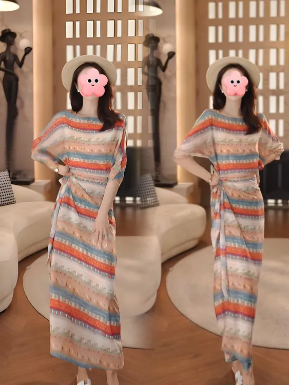 法式设计感镂空一片式围裹碎花连衣裙女2025夏季新款气质圆领长裙