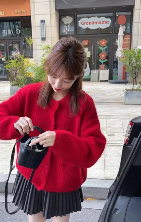 简约宽松休闲遮肉显瘦巨显白针织衫女秋季新款高级感时尚气质穿搭