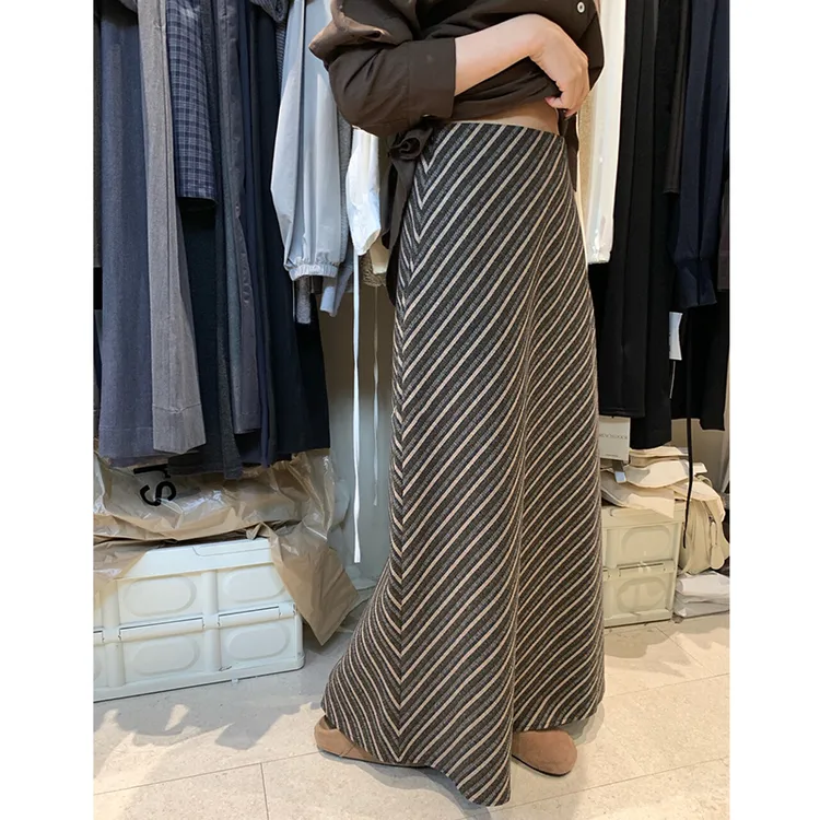 复古斜条纹针织半身裙女2025新款秋冬季显瘦松紧腰半裙包臀a字裙