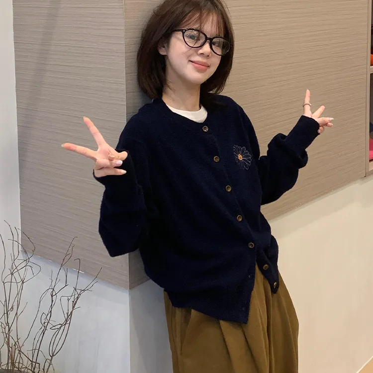 早秋慵懒风穿搭藏蓝色毛衣开衫外套女春秋款小个子外搭针织衫上衣