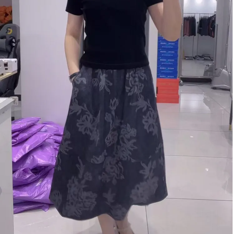 0002款秋款黑灰印花半身裙