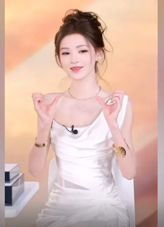 张予曦同款法式高级感气质生日宴会单肩连衣裙女2025显瘦新款长裙