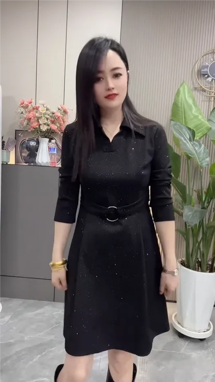 街头风黑色撒银长袖秋季女款纯色连衣裙百搭显瘦气质网红修身