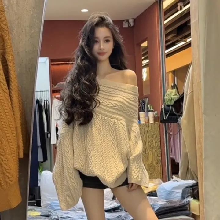 慵懒风一字肩麻花针织毛衣女秋季设计感宽松百搭性感露肩上衣气质