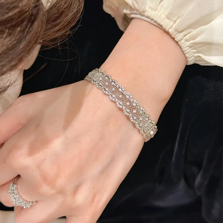 铜合金手链 法式复古爆闪蕾丝手镯轻奢精致高颜值时尚优雅气质女