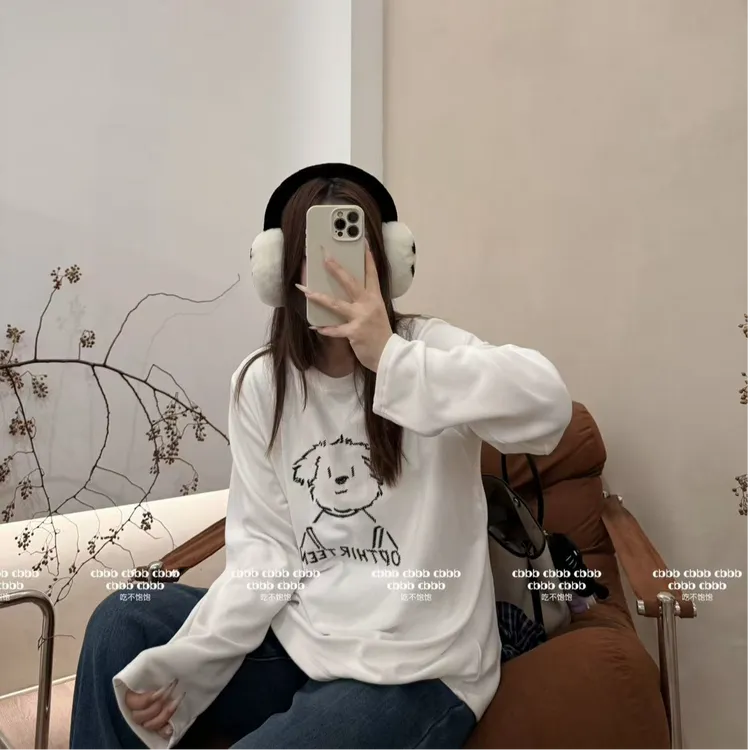 【吃不饱饱】大码 简笔画小狗 350g小狗刺绣长袖圆领T恤打底衫0334