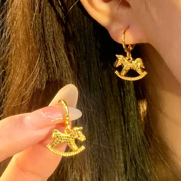 铜合金耳饰 爆闪碎碎冰摇摇木马耳环女复古高级感百搭耳坠精致