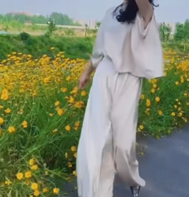 2025夏季时尚潮流百搭精品女装淘2RV2
