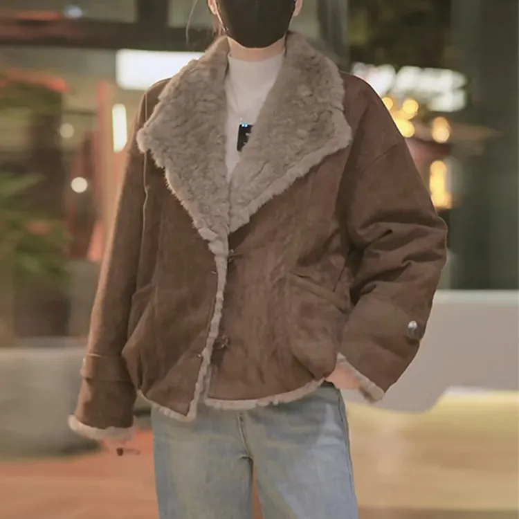 上档次保暖显瘦外套2025冬季新款宽松潮流时尚百搭大翻毛领棉服女