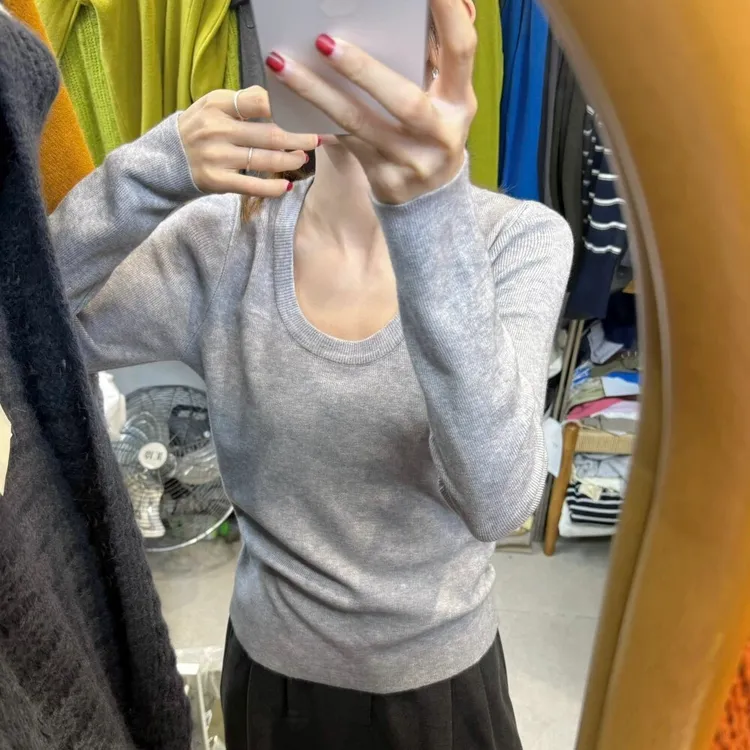 糖果色U领修身纯色针织打底衫女2025秋季新简约百搭显瘦打底毛衣